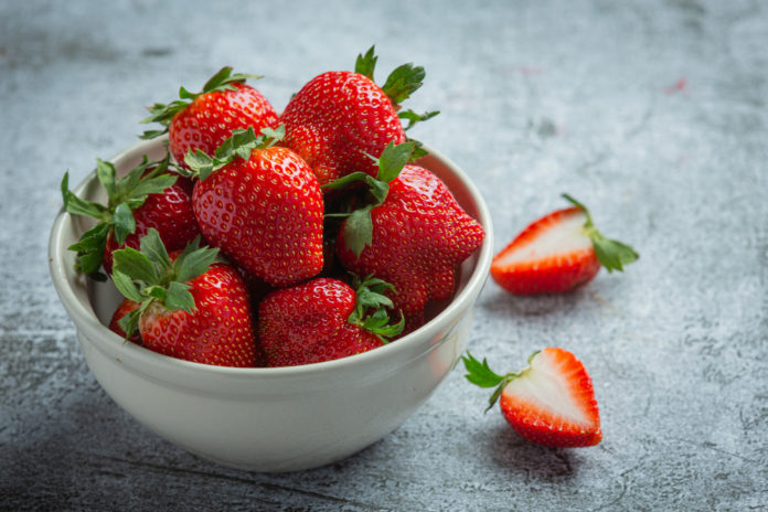 Generasi Strawberry Adalah: Definisi dan Penyebab